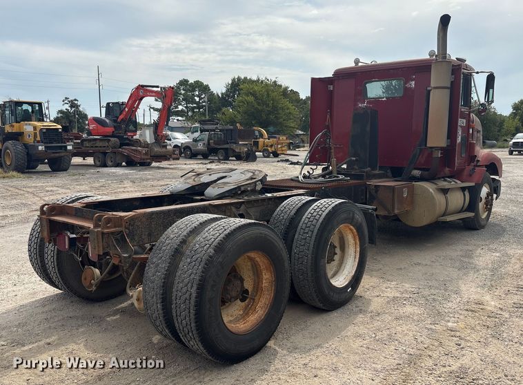 image for item GH9402 1995 International 9200 semi truck