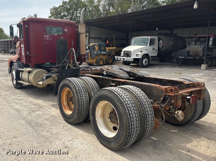 image for item GH9402 1995 International 9200 semi truck