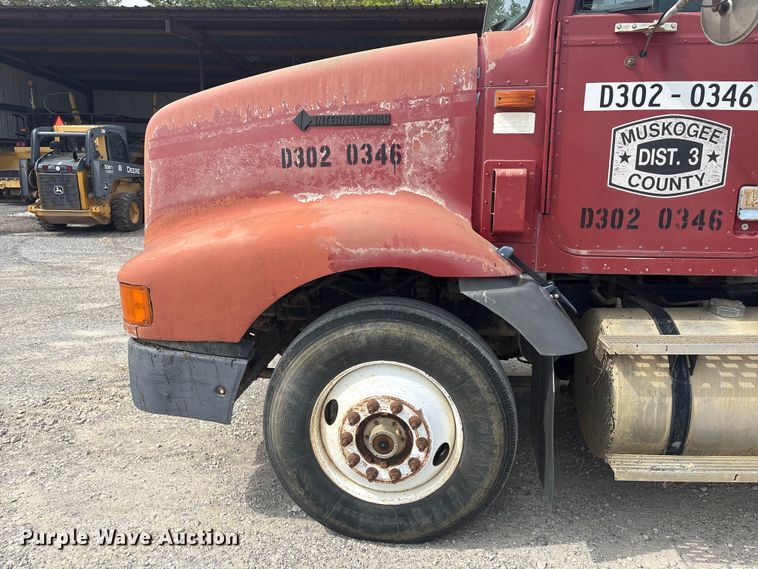 image for item GH9402 1995 International 9200 semi truck