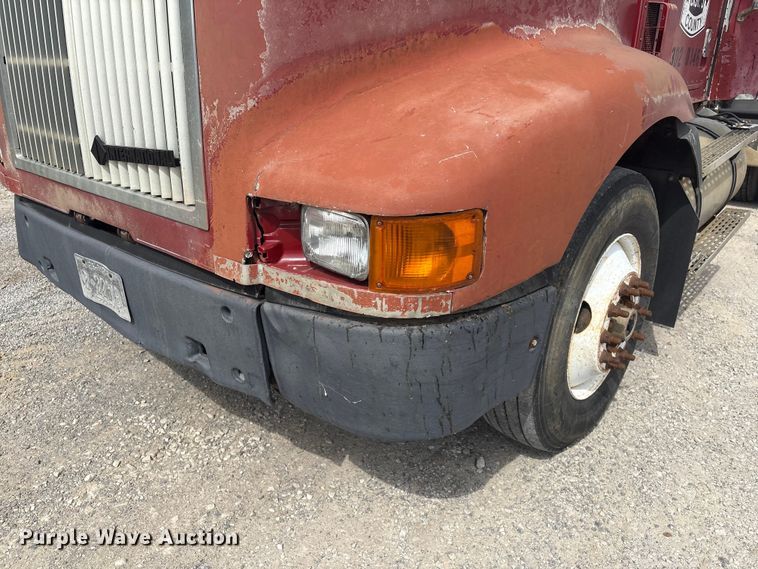 image for item GH9402 1995 International 9200 semi truck