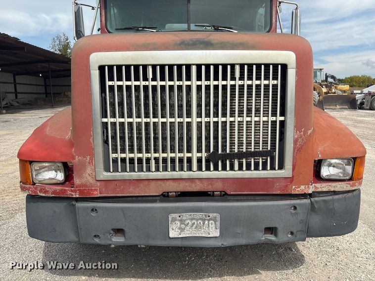 image for item GH9402 1995 International 9200 semi truck