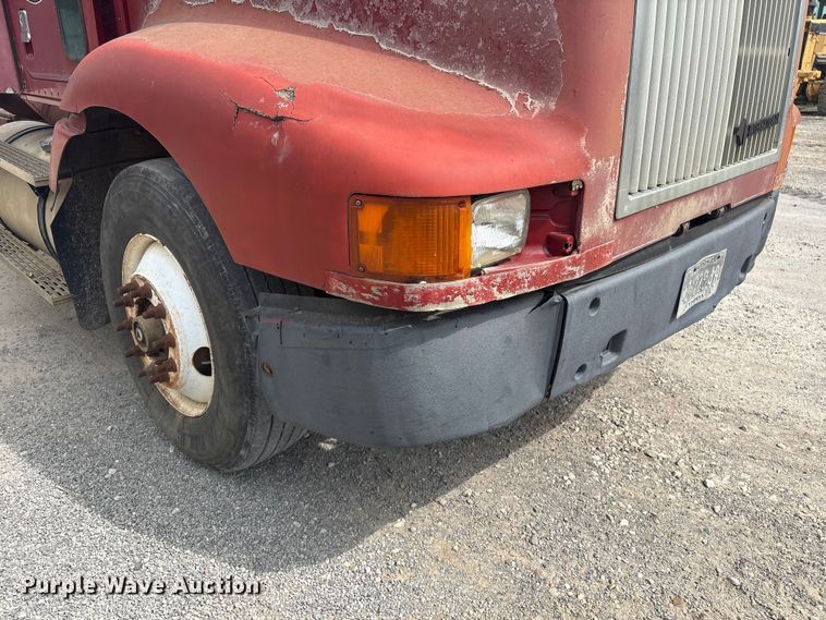 image for item GH9402 1995 International 9200 semi truck