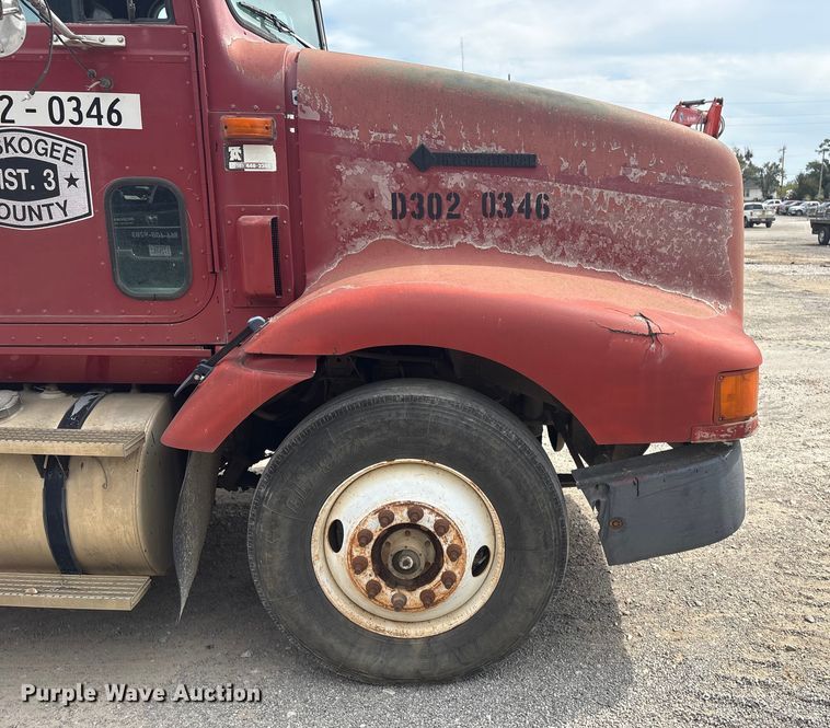 image for item GH9402 1995 International 9200 semi truck
