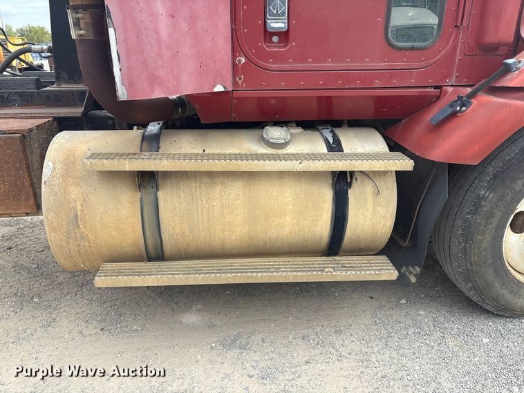 image for item GH9402 1995 International 9200 semi truck