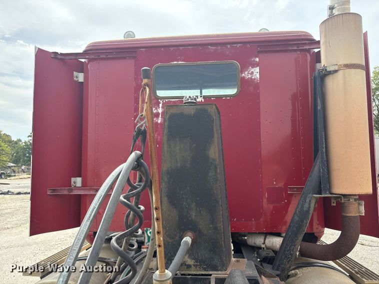 image for item GH9402 1995 International 9200 semi truck