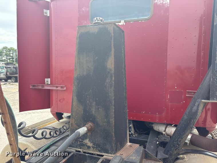 image for item GH9402 1995 International 9200 semi truck