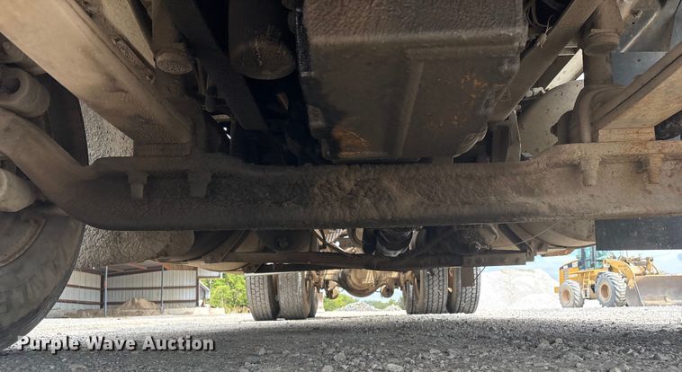 image for item GH9402 1995 International 9200 semi truck