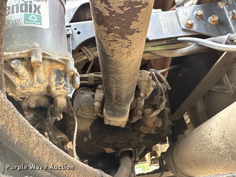 image for item GH9402 1995 International 9200 semi truck