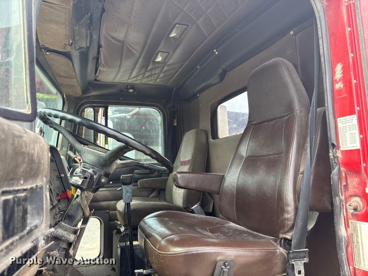 image for item GH9402 1995 International 9200 semi truck