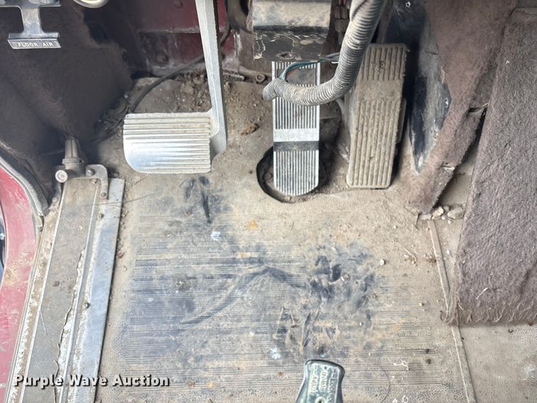 image for item GH9402 1995 International 9200 semi truck