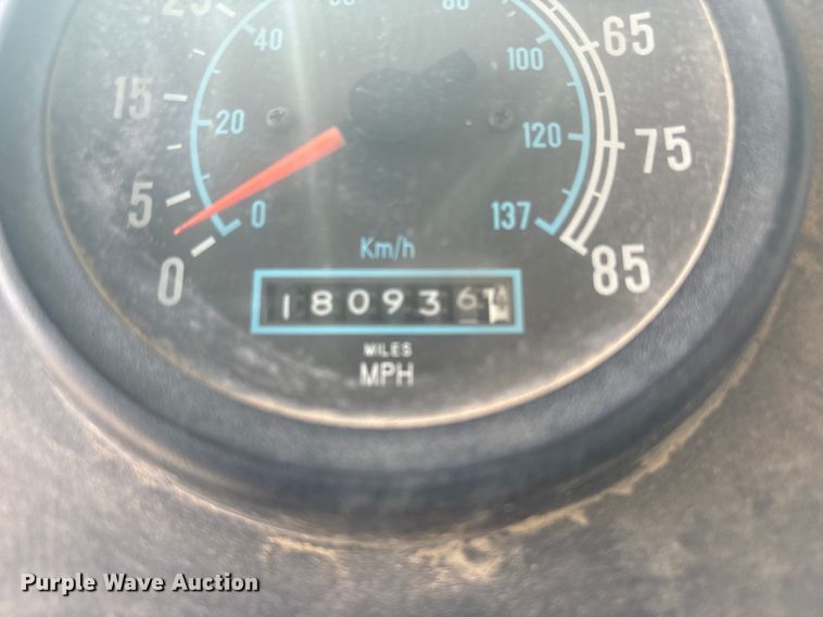 image for item GH9402 1995 International 9200 semi truck