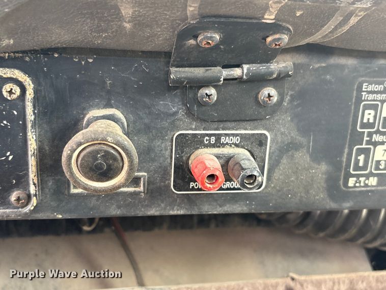 image for item GH9402 1995 International 9200 semi truck