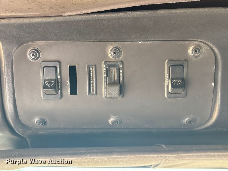 image for item GH9402 1995 International 9200 semi truck