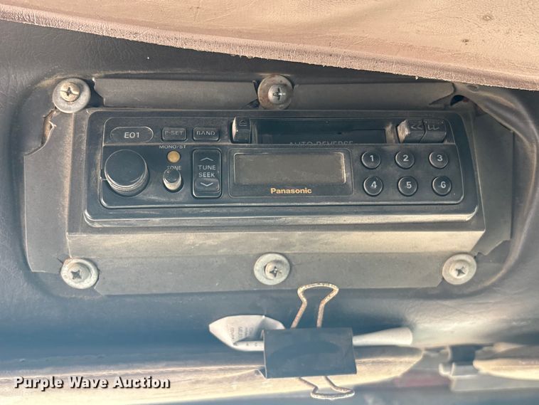 image for item GH9402 1995 International 9200 semi truck