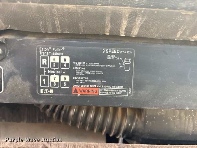 image for item GH9402 1995 International 9200 semi truck