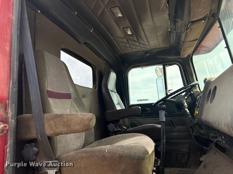 image for item GH9402 1995 International 9200 semi truck