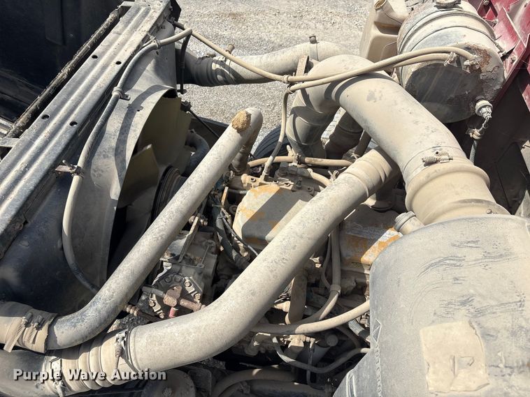 image for item GH9402 1995 International 9200 semi truck