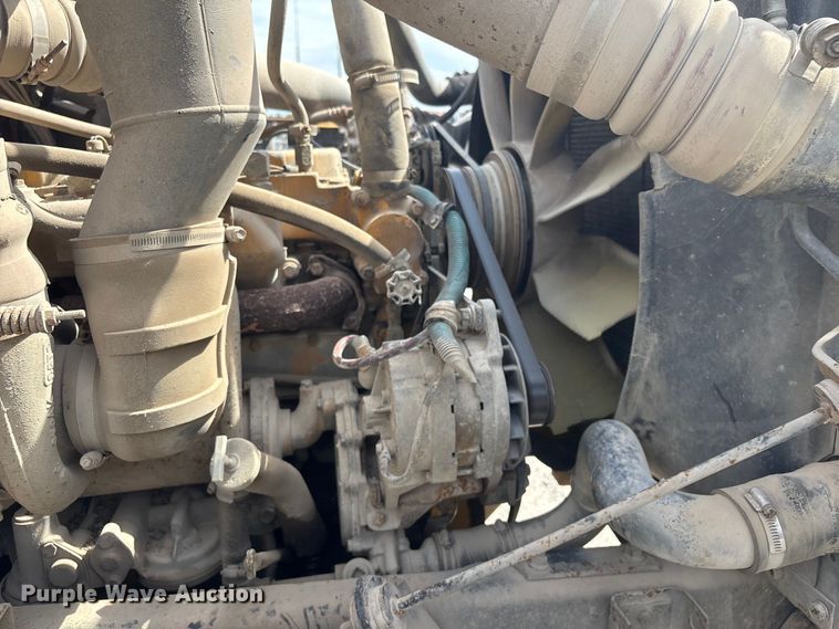 image for item GH9402 1995 International 9200 semi truck