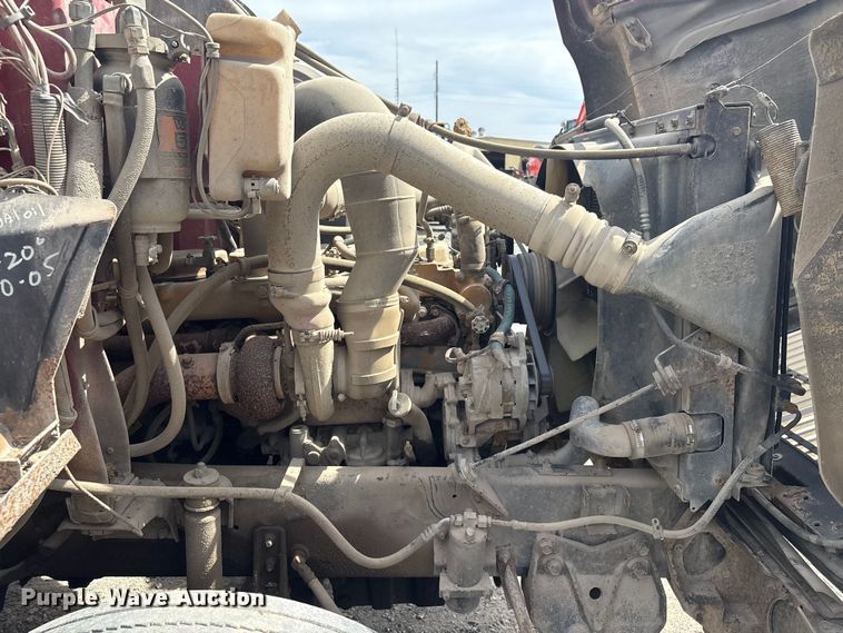 image for item GH9402 1995 International 9200 semi truck