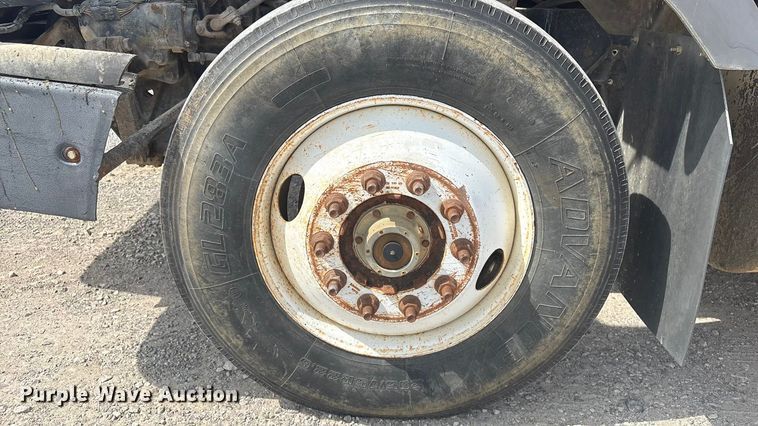 image for item GH9402 1995 International 9200 semi truck