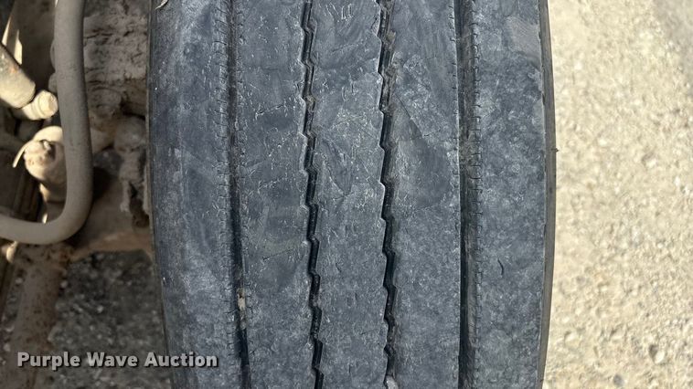 image for item GH9402 1995 International 9200 semi truck