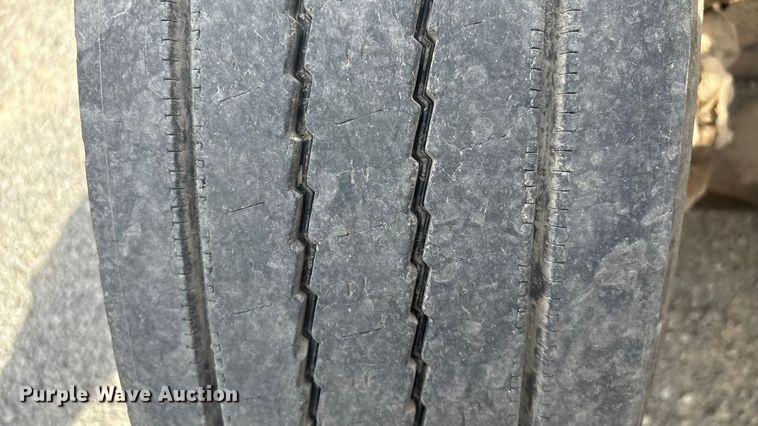 image for item GH9402 1995 International 9200 semi truck