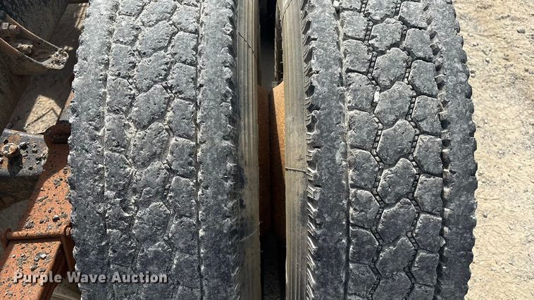 image for item GH9402 1995 International 9200 semi truck