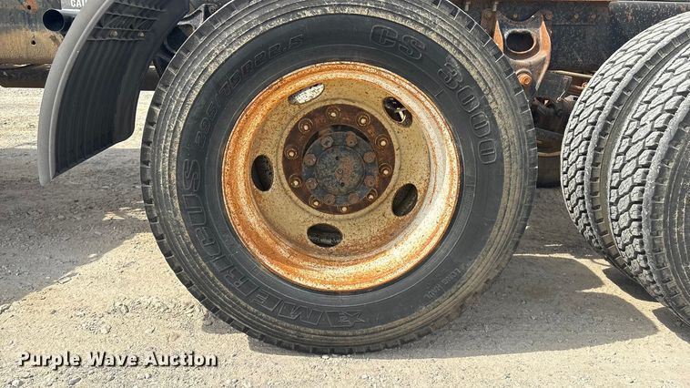 image for item GH9402 1995 International 9200 semi truck