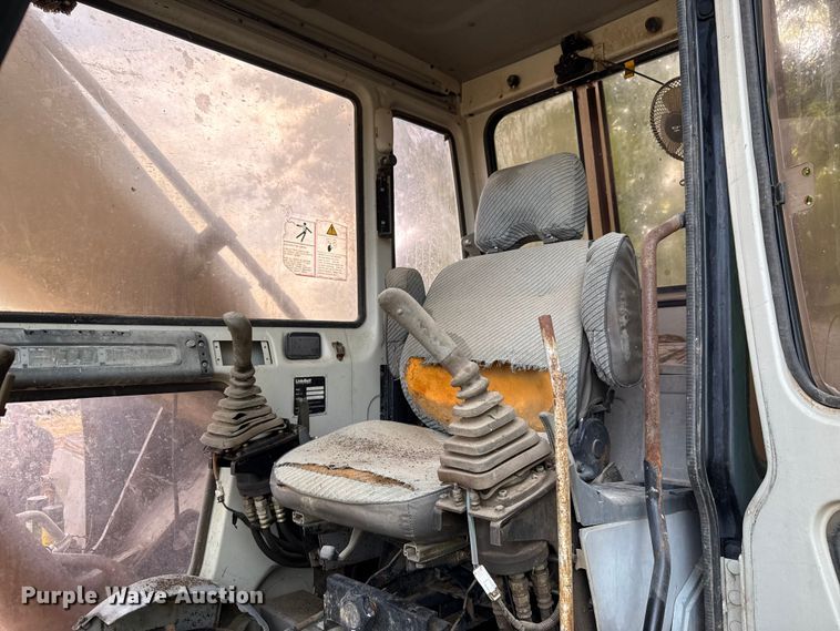 image for item GH9404 Link-Belt 2700 Quantum excavator