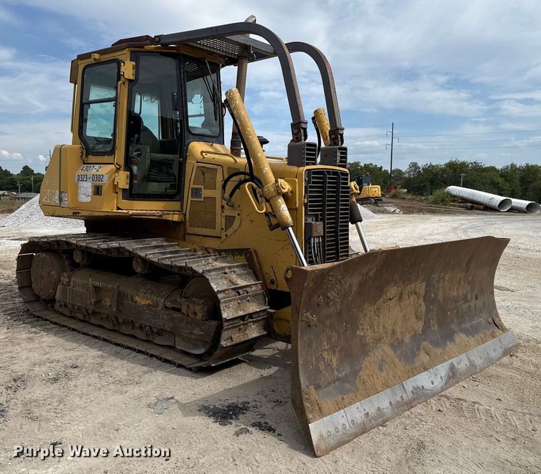 image for item GH9405 1998 John Deere 750C dozer