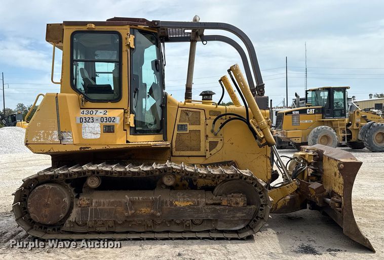 image for item GH9405 1998 John Deere 750C dozer