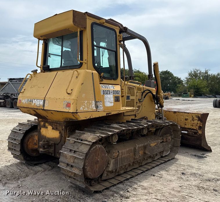 image for item GH9405 1998 John Deere 750C dozer