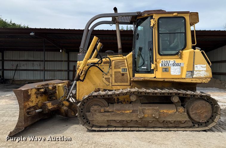 image for item GH9405 1998 John Deere 750C dozer