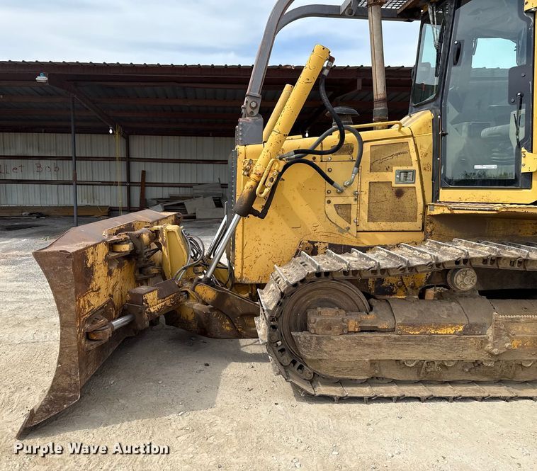 image for item GH9405 1998 John Deere 750C dozer