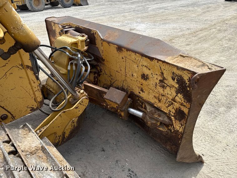 image for item GH9405 1998 John Deere 750C dozer