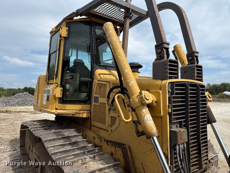 image for item GH9405 1998 John Deere 750C dozer