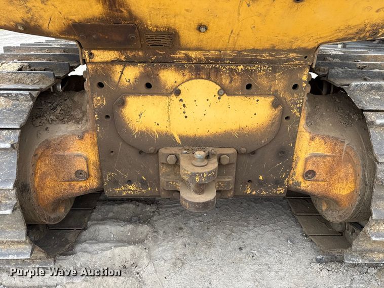 image for item GH9405 1998 John Deere 750C dozer