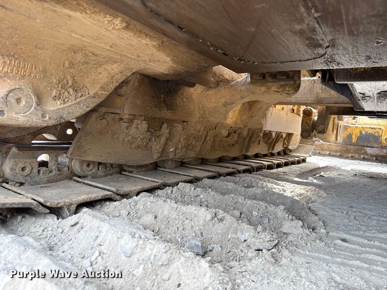 image for item GH9405 1998 John Deere 750C dozer