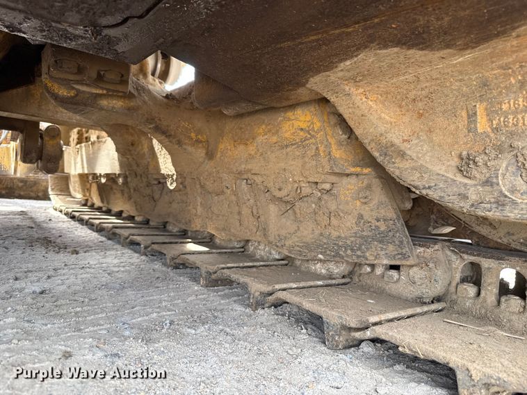 image for item GH9405 1998 John Deere 750C dozer