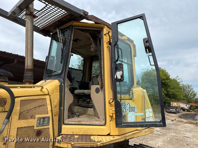 image for item GH9405 1998 John Deere 750C dozer