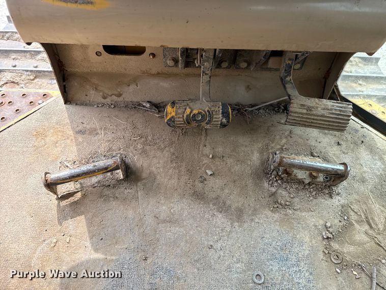 image for item GH9405 1998 John Deere 750C dozer