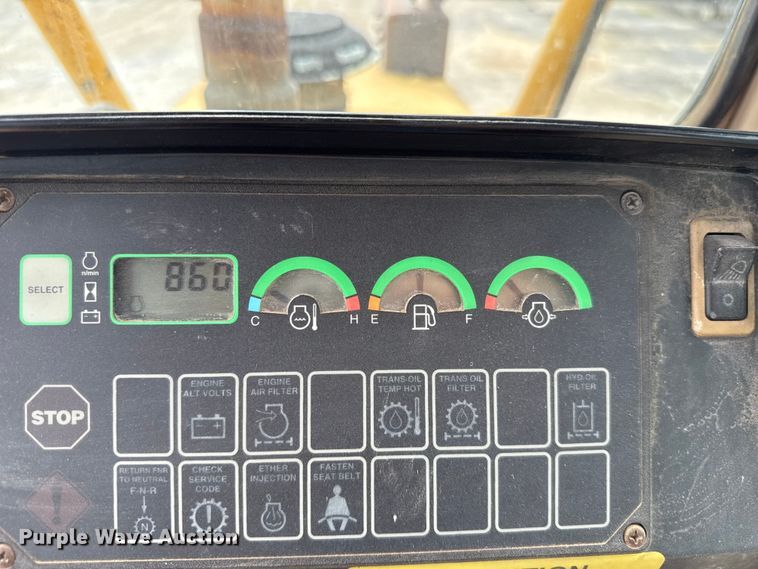 image for item GH9405 1998 John Deere 750C dozer