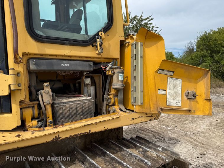 image for item GH9405 1998 John Deere 750C dozer