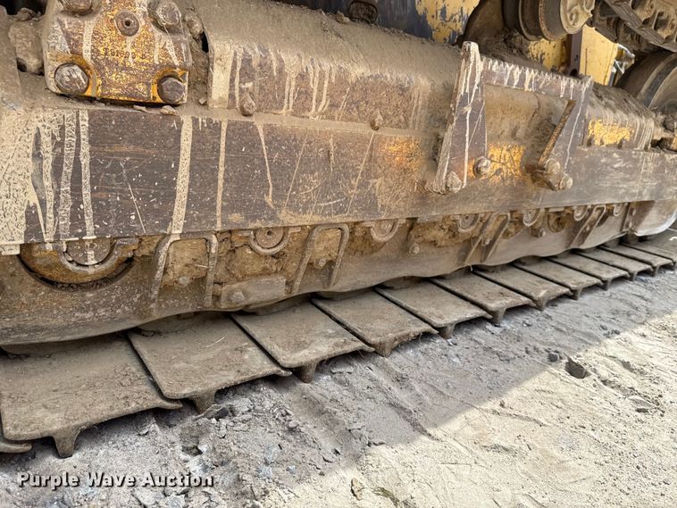 image for item GH9405 1998 John Deere 750C dozer