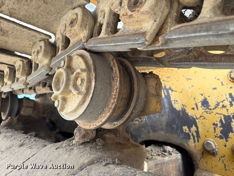 image for item GH9405 1998 John Deere 750C dozer