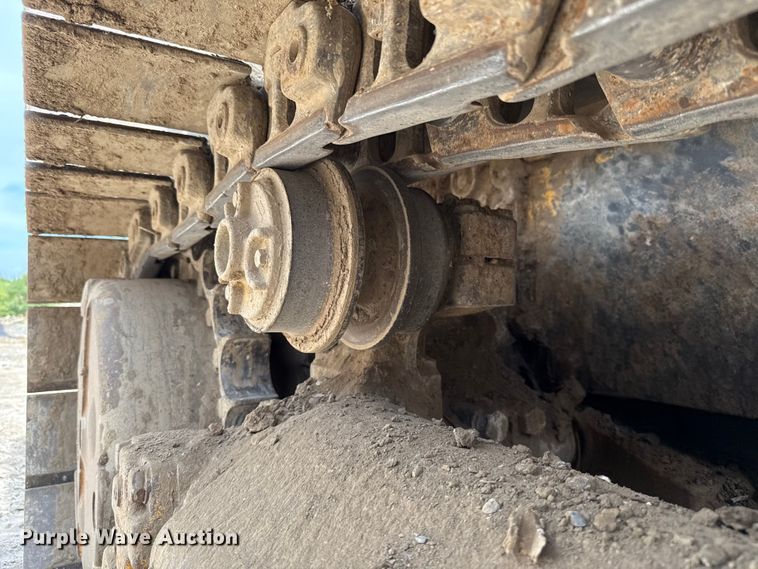 image for item GH9405 1998 John Deere 750C dozer