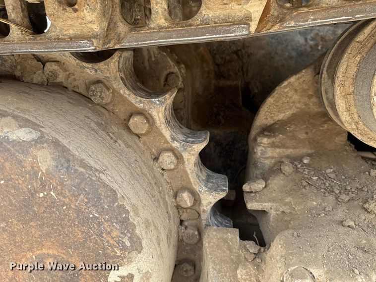 image for item GH9405 1998 John Deere 750C dozer