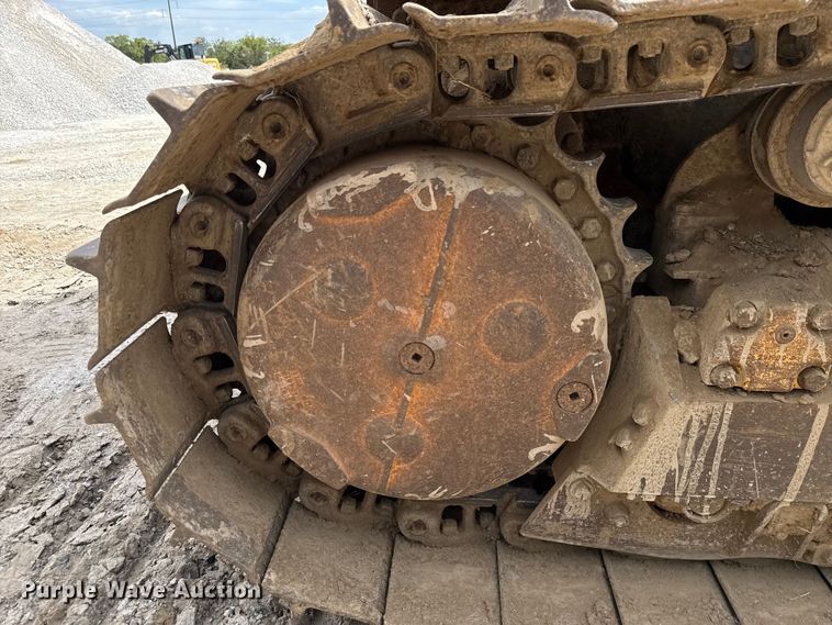 image for item GH9405 1998 John Deere 750C dozer