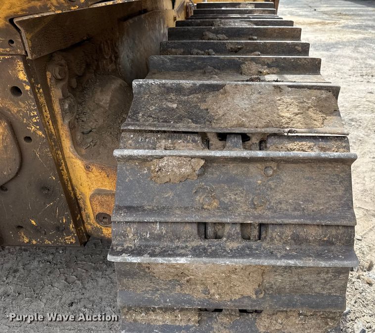 image for item GH9405 1998 John Deere 750C dozer