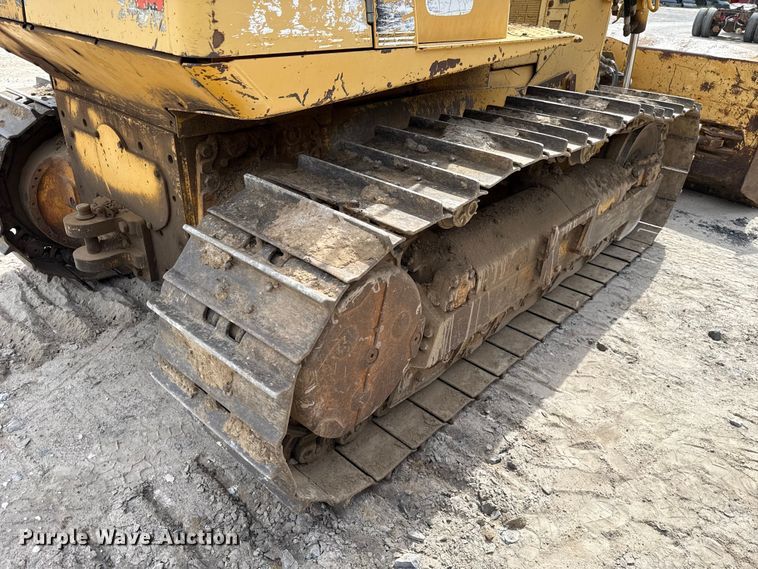 image for item GH9405 1998 John Deere 750C dozer